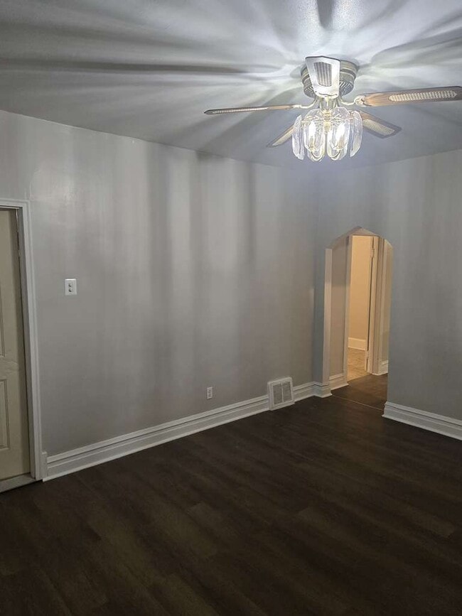 8445 S Marquette Ave, Unit 1 Floor