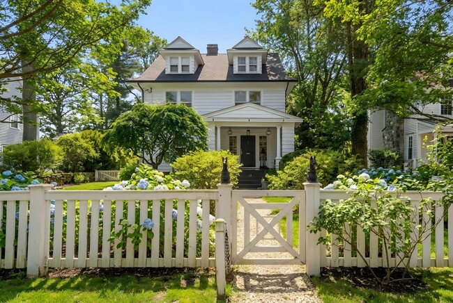 13 Lockwood Ave in Greenwich, CT - Building Photo - Building Photo