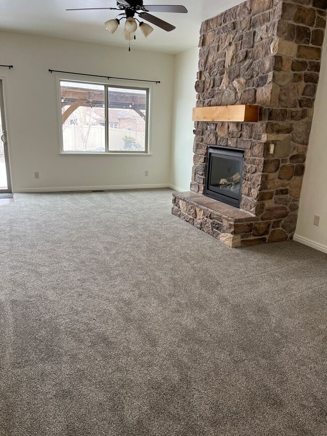 644 Aspen Hills Blvd in Saratoga Springs, UT - Building Photo - Building Photo