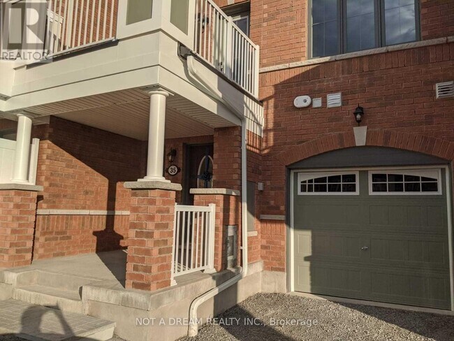 35 Bluegill Cres in Whitby, ON - Building Photo - Building Photo