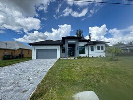 215 SE 23rd Terrace in Cape Coral, FL - Building Photo