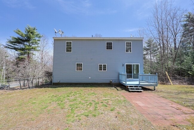 127 Brook Rd in Warren, MA - Building Photo - Building Photo
