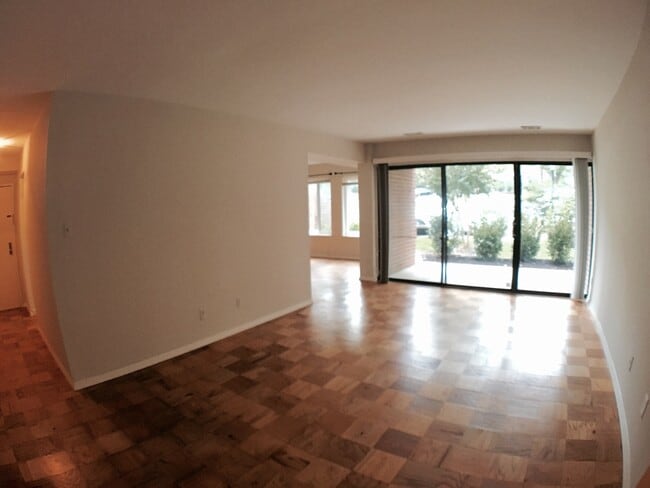 11405 Commonwealth Dr in North Bethesda, MD - Building Photo - Building Photo