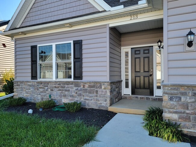 213 Buckton Dr in Lititz, PA - Foto de edificio - Building Photo
