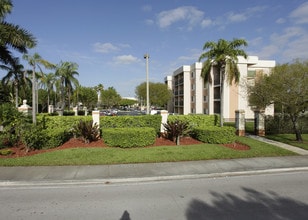 Villa Esperanza in Hialeah, FL - Building Photo - Building Photo