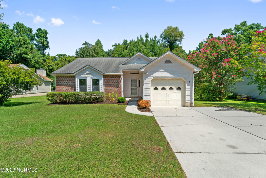 2666 Idlebrook Cir in Midway Park, NC - Building Photo