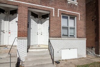 4221 Dewey Ave in St. Louis, MO - Foto de edificio - Building Photo