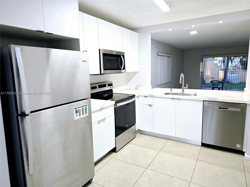 4160 NW 67th Terrace in Lauderhill, FL - Building Photo
