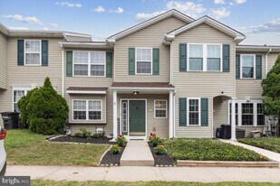 105 Pin Oak Ct, Unit 1 in Collegeville, PA - Building Photo