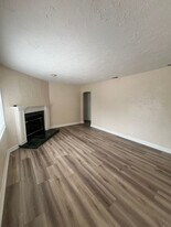 6025 McMahon Dr in Sacramento, CA - Building Photo