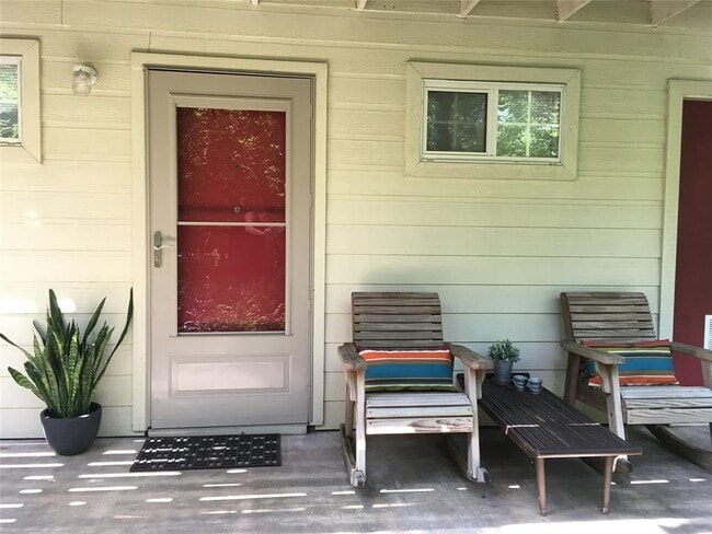 property at 2903 Oak Crest Ave