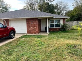 1307 E Fairlane St in Fayetteville, AR - Building Photo