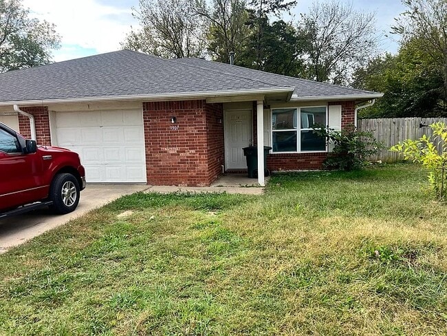 property at 1307 E Fairlane St