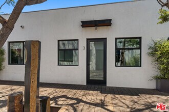 1325 Cabrillo Ave in Los Angeles, CA - Building Photo - Building Photo