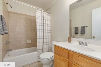 74 N Whitney St in Amherst, MA - Building Photo - Building Photo