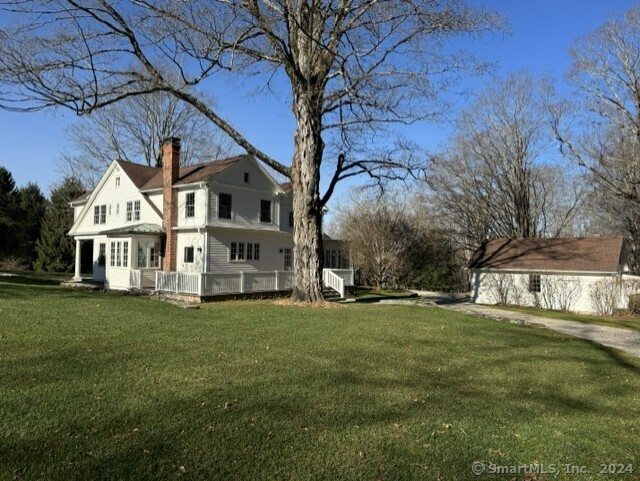 6 Frisbie Rd in Washington, CT - Foto de edificio