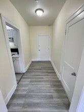 7347 Wisconsin Ave, Unit 303 in Bethesda, MD - Foto de edificio - Building Photo