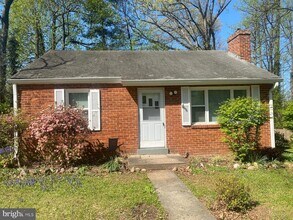 2200 Greenwich St in Falls Church, VA - Building Photo - Building Photo