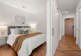 1515 Commonwealth Ave, Unit 304 in Boston, MA - Building Photo - Building Photo