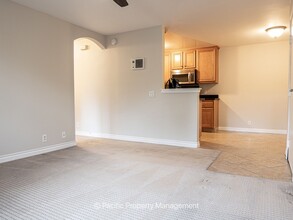 9959 Erma Rd in San Diego, CA - Building Photo - Building Photo