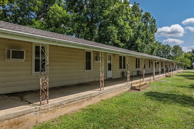 304-314 Walnut St in Buffalo, MO - Building Photo - Building Photo