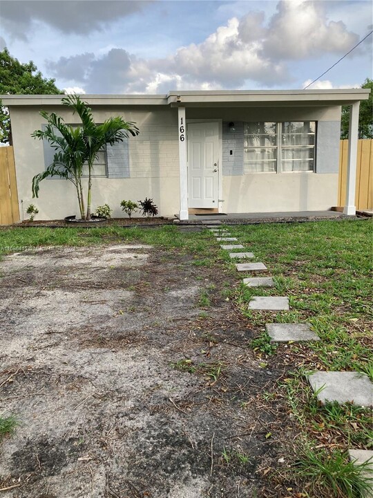 166 NW 17th Ave in Pompano Beach, FL - Building Photo