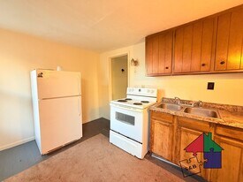 4 Weaver Ln in Winooski, VT - Building Photo