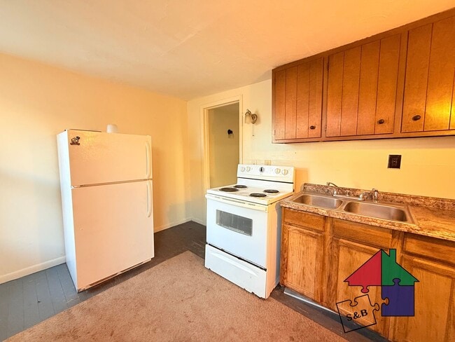 property at 4 Weaver Ln