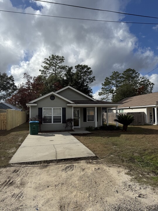 140 Duane Dr in Crawfordville, FL - Building Photo