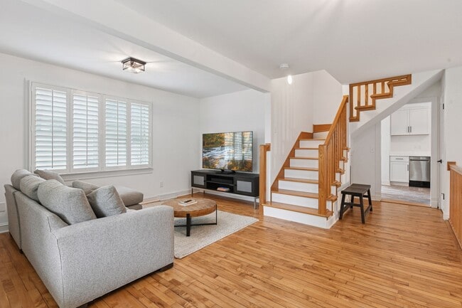 129 Chicago Ave N in Wayzata, MN - Building Photo - Building Photo