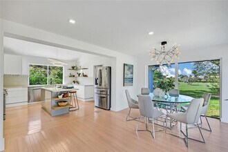 667 NE 105th St in Miami Shores, FL - Foto de edificio - Building Photo