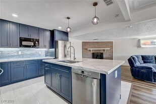 1201 Douglas Dr in Las Vegas, NV - Building Photo