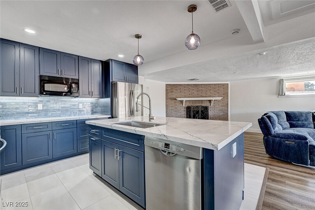 1201 Douglas Dr in Las Vegas, NV - Building Photo