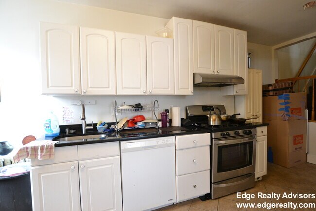 272 Crescent St, Unit 2 in Waltham, MA - Building Photo - Building Photo