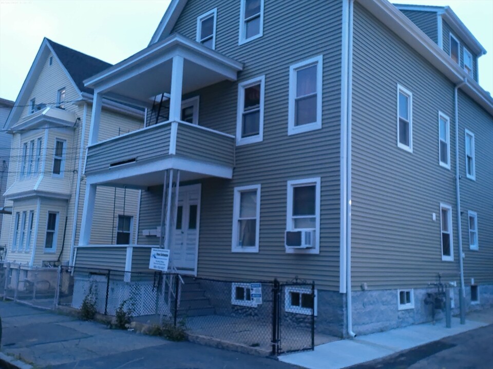 16 Harmony St in New Bedford, MA - Building Photo