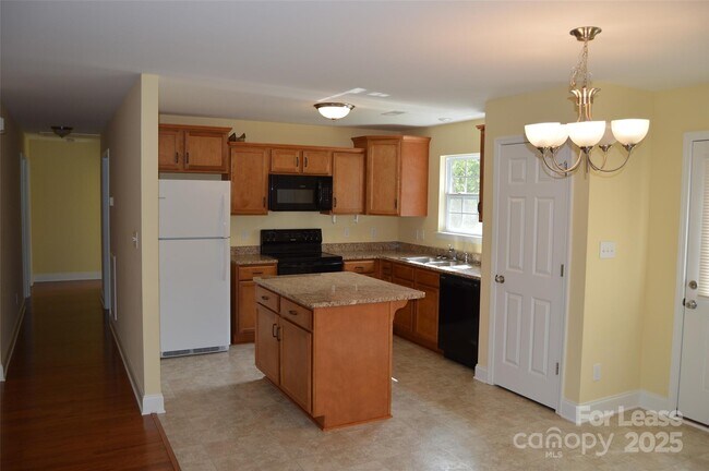 132 Springfield Rd in Statesville, NC - Building Photo - Building Photo