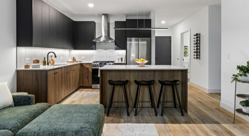 209 E Grand Ave in Chicago, IL - Building Photo
