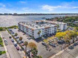 1502 S Lakeside Dr, Unit 301N in Lake Worth Beach, FL - Building Photo