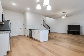 Room in Townhome on Bethlehem St in Irving, TX - Building Photo - Building Photo