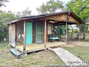 673 Overland Trail in Bandera, TX - Building Photo - Building Photo