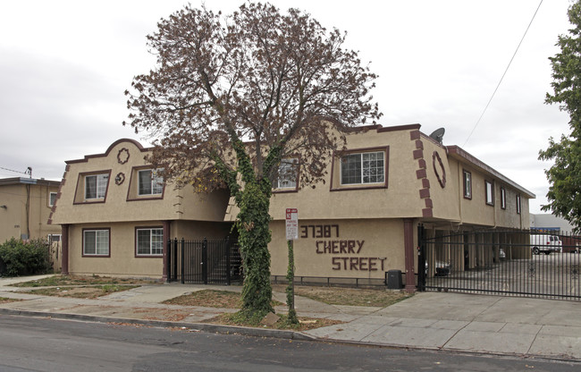 37387 Cherry St in Newark, CA - Foto de edificio - Building Photo