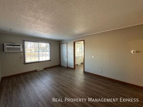 2 Bed 1 Bath Apartment in Sioux Falls, SD - Building Photo - Building Photo