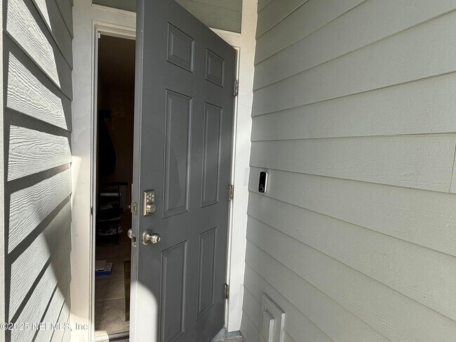 5885 Creekside Crossing Dr in Jacksonville, FL - Building Photo - Building Photo