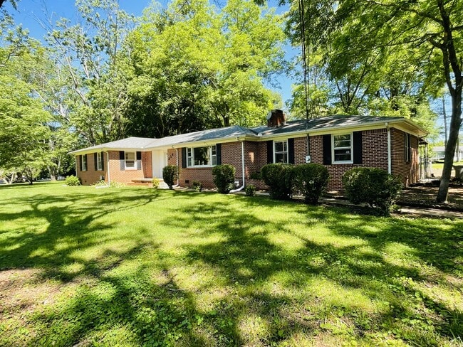 514 Flower Ln Dr in Estill Springs, TN - Building Photo - Building Photo