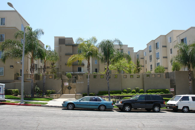 Wilshire Courtyard in Los Angeles, CA - Foto de edificio - Building Photo