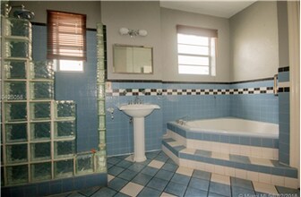 1145 Meridian Ave-Unit -11/12 in Miami Beach, FL - Foto de edificio - Building Photo