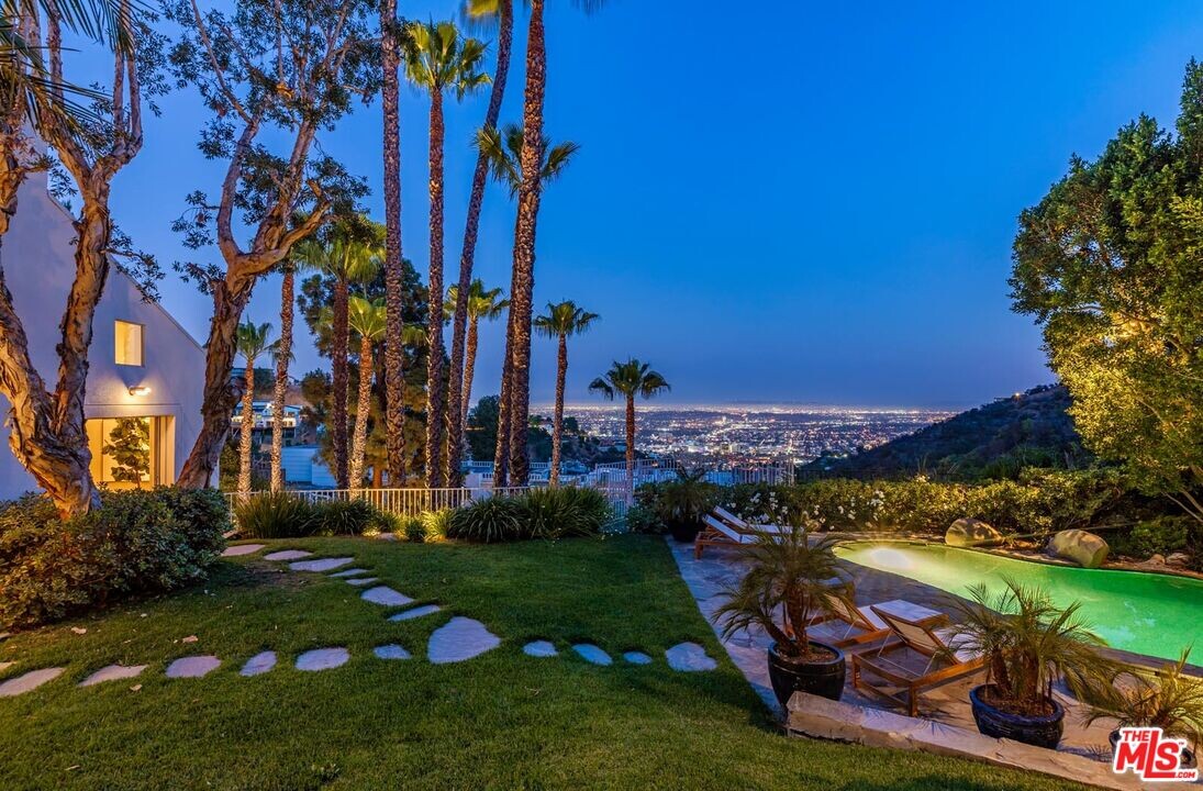 1899 Rising Glen Rd in Los Angeles, CA - Building Photo