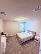 105 Violet Vine Ln in Oviedo, FL - Foto de edificio - Building Photo