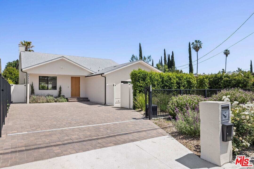 23229 Friar St in Los Angeles, CA - Building Photo