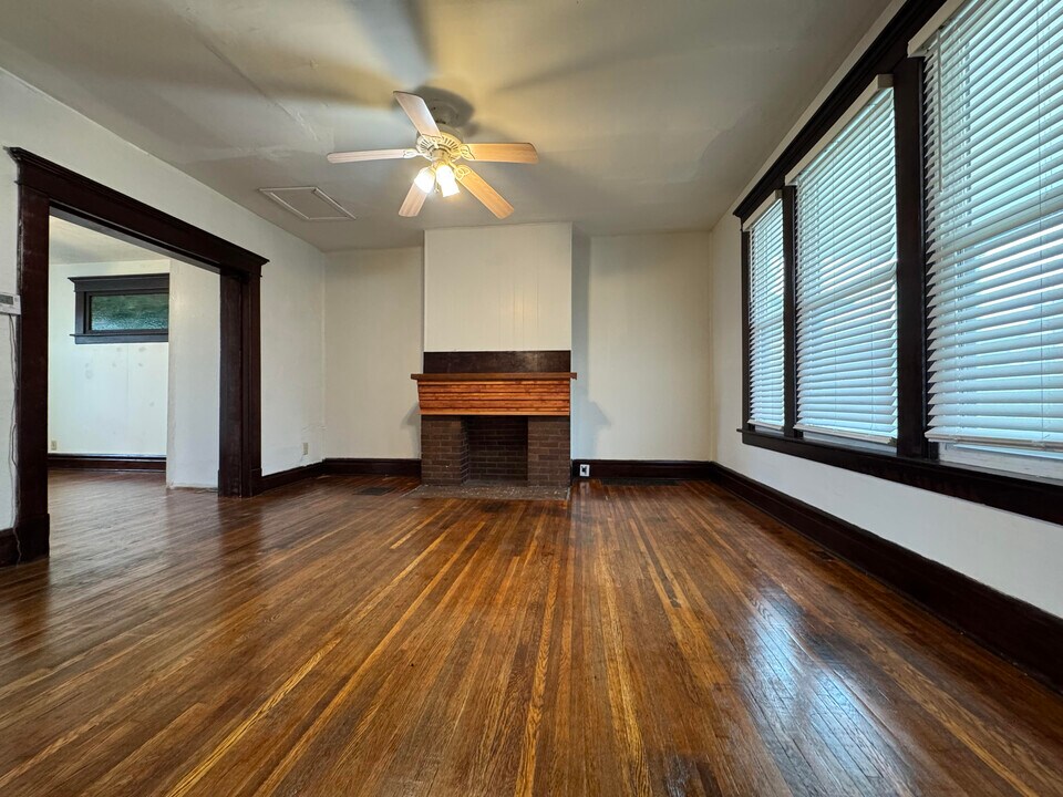 2392 Summit St, Unit 424 in Columbus, OH - Building Photo